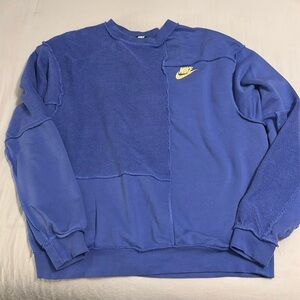 Nike Sweatshirt Purple medium, fits large.